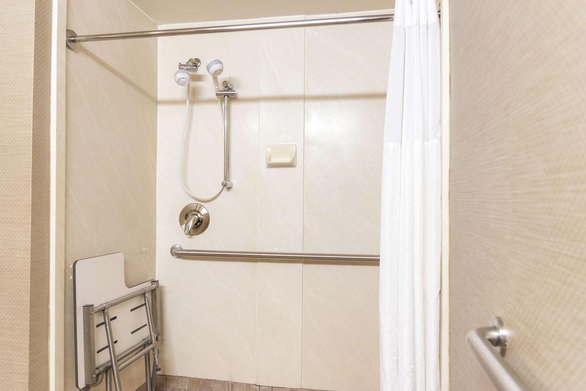Hampton Inn Muskegon Muskegon Heights Екстериор снимка