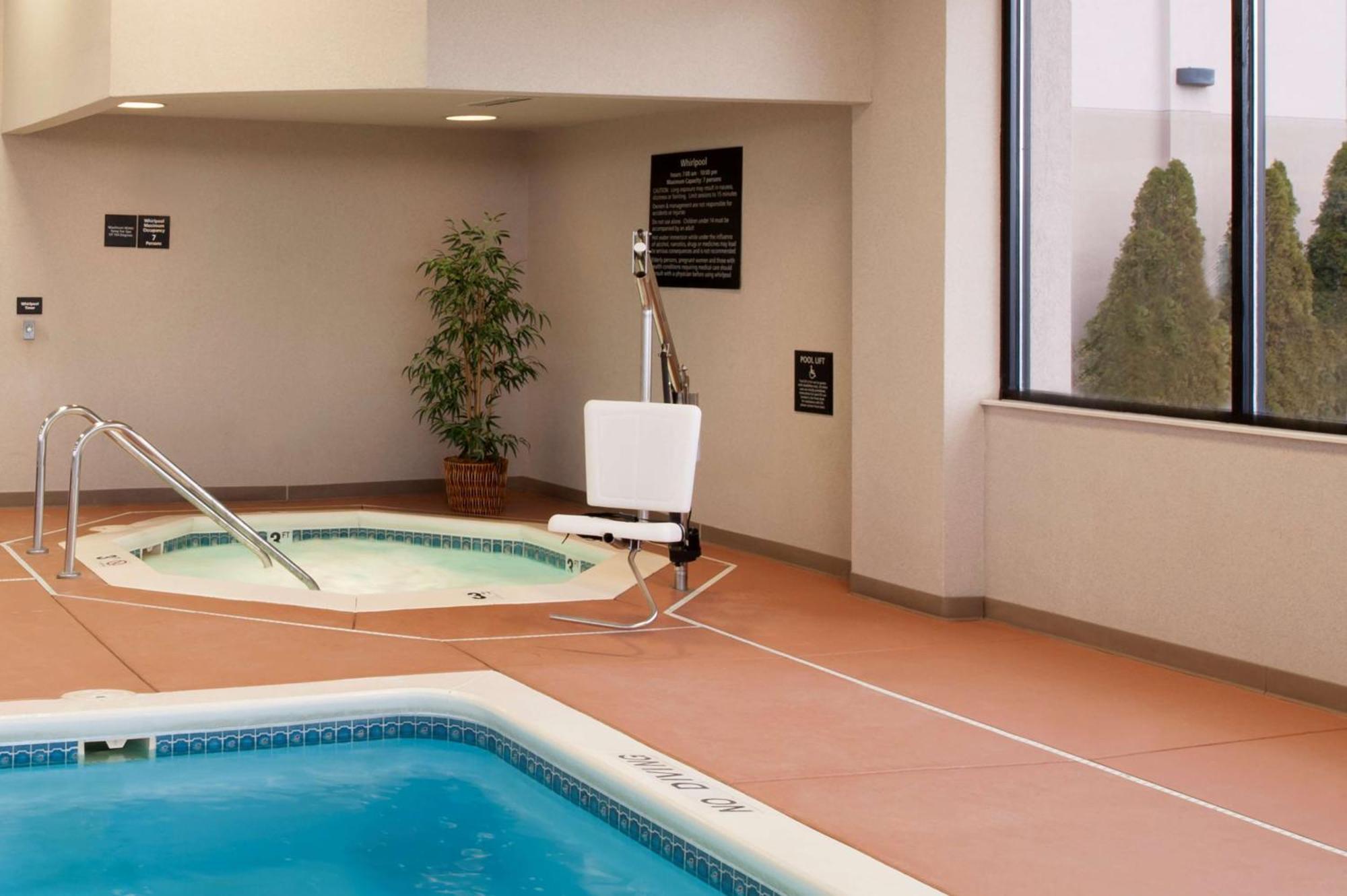 Hampton Inn Muskegon Muskegon Heights Екстериор снимка
